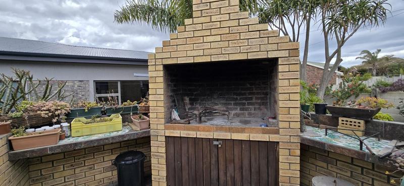3 Bedroom Property for Sale in Fraaiuitsig Western Cape